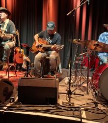 ACE plays Neil Young Acoustic – Akoestische Neil Young Tribute — muziek in Gouda